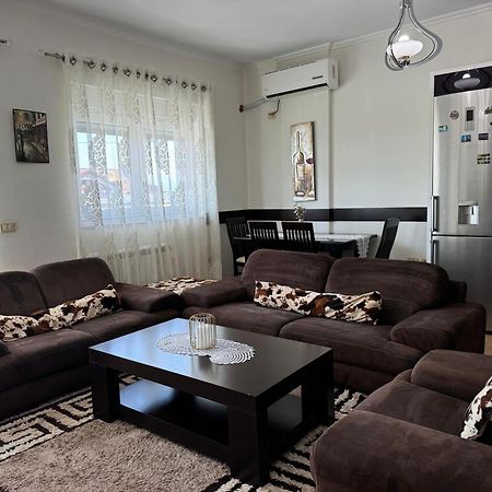 Spacious & Cozy Family Apt Near Sanatorium Διαμέρισμα Τίρανα Εξωτερικό φωτογραφία