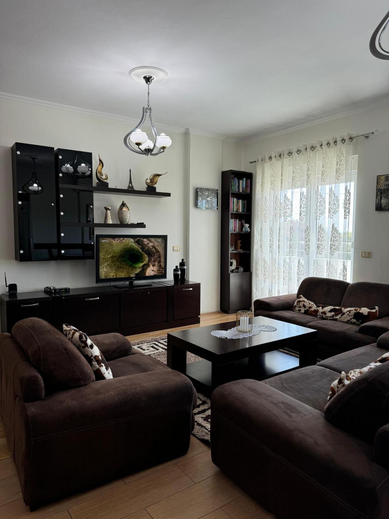 Spacious & Cozy Family Apt Near Sanatorium Διαμέρισμα Τίρανα Εξωτερικό φωτογραφία