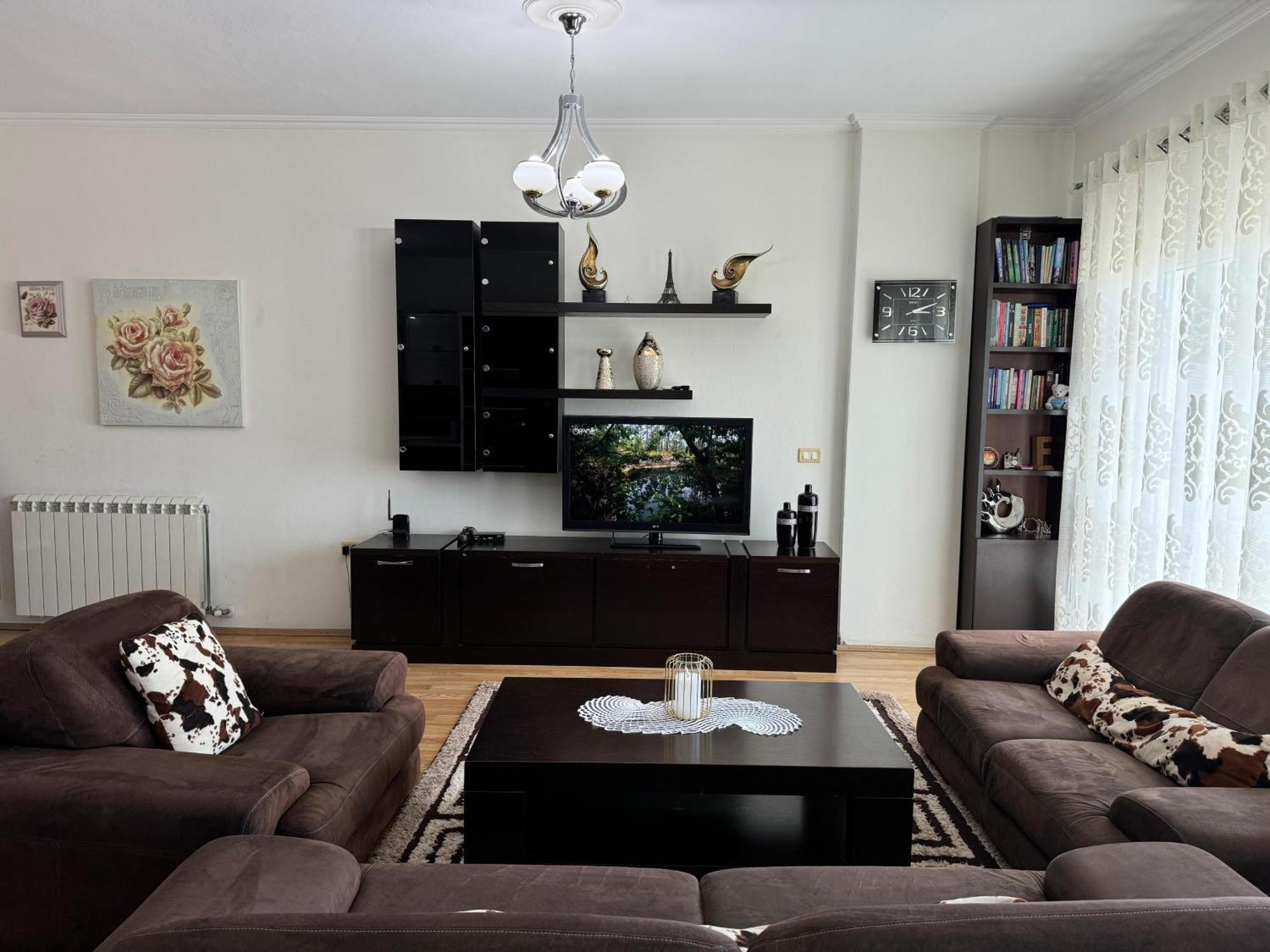 Spacious & Cozy Family Apt Near Sanatorium Διαμέρισμα Τίρανα Εξωτερικό φωτογραφία